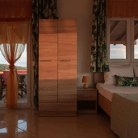 Vera Views * 尼基季