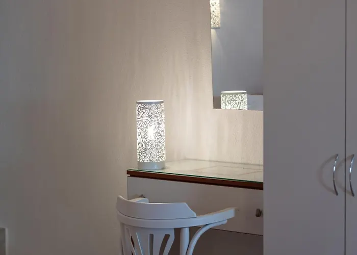 Vera Views 니키티