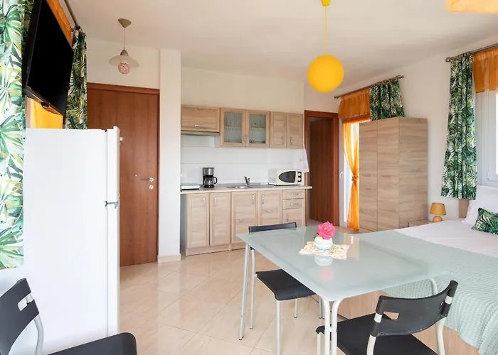 Vera Views ニキティ